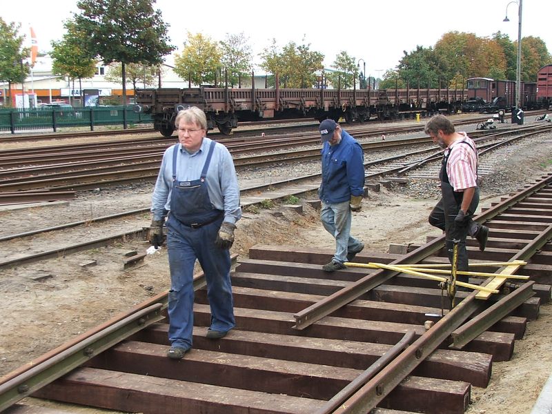 2009-09-30, Museumsbahn Weichenbau35.JPG